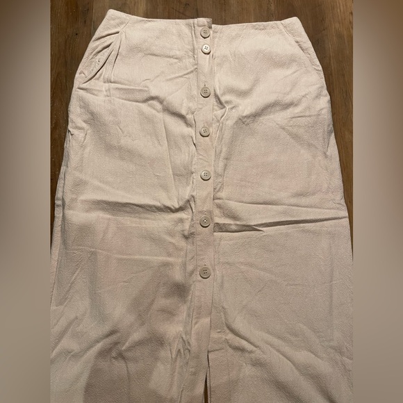 Long buttoned beige linen skirt - Picture 2 of 6